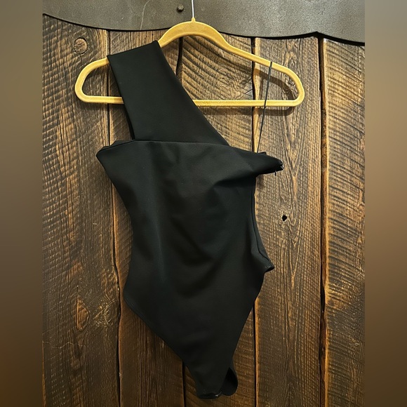 Superdown one shoulder bodysuit, like new worn once xs - Picture 6 of 7